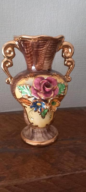 Antieke vaas met gouden randjes en handvatten ca 100j oud beschikbaar voor biedingen