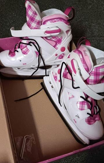 Patins Barbie 33-37 disponible aux enchères