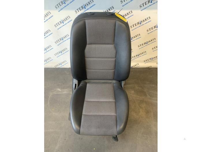 Stoel rechts van een Mercedes C-Klasse, Auto-onderdelen, Interieur en Bekleding, Mercedes-Benz, Gebruikt, 3 maanden garantie, Ophalen of Verzenden