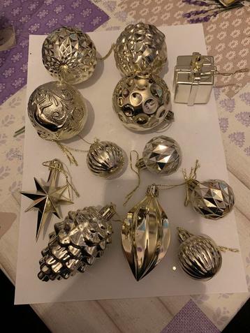 Diverse kerstboomversieringen  beschikbaar voor biedingen