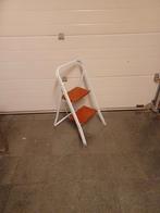 Trapladder 2 treden inklapbare zeer handig en sterk pr5euro, Ophalen