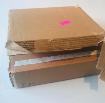 Postpakket van Nintendo met exclusief bedrukte binnenzijde  beschikbaar voor biedingen