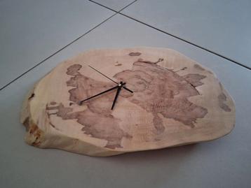 Wilde  kers uurwerk beschikbaar voor biedingen