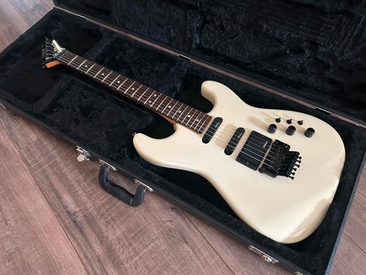 ‘86 Charvel M4 San Dimas (Japan) RUILEN Fender / Gibson SG, Musique & Instruments, Instruments à corde | Guitares | Électriques