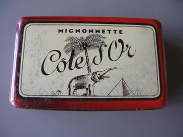 boite cote d'or mignonnette fond beige  disponible aux enchères