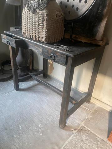 Bureau/ tafel met lade/ bijzettafel beschikbaar voor biedingen