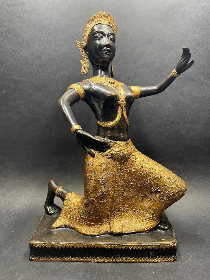 Grote Khmer/Thai Apsara bronzen danseres 40cm, Antiek en Kunst, Kunst | Beelden en Houtsnijwerken, Ophalen of Verzenden