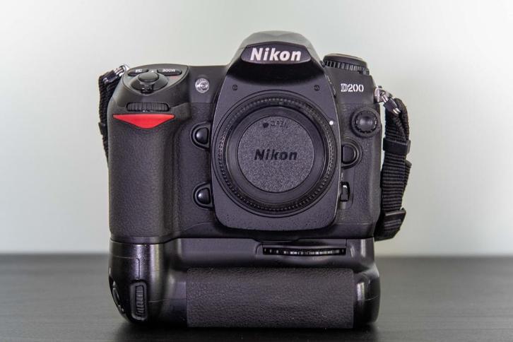 Nikon d200 met Nikon MB d200 battery grip, TV, Hi-fi & Vidéo, Appareils photo numériques, Comme neuf, Reflex miroir, Nikon, Sans zoom optique