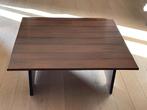 Salontafel in massief notenhout, Huis en Inrichting, Ophalen, 50 tot 100 cm, Vierkant, 50 tot 100 cm