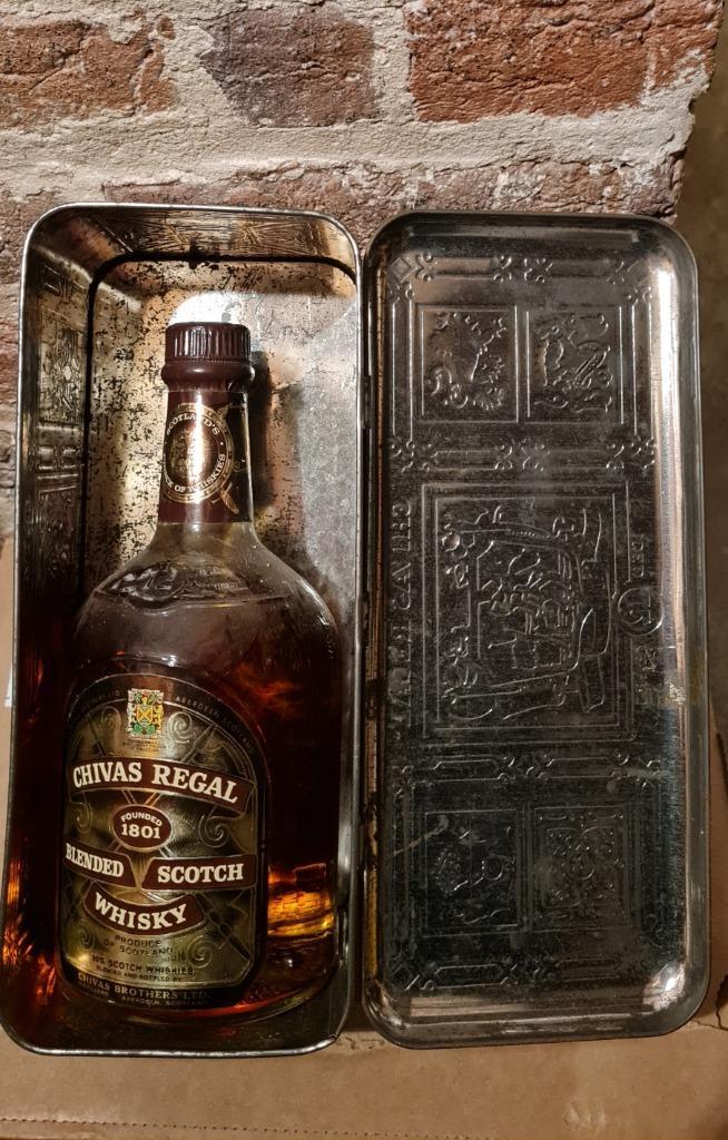 Chivas Regal 12y+ box + Johnnie Walker uit 1970, Verzamelen, Wijnen, Zo goed als nieuw, Overige typen, Overige gebieden, Vol, Ophalen of Verzenden
