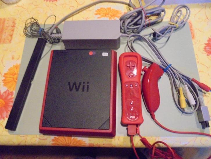 Console WII mini rood + controller + nunchuck + kabels(orig), Games en Spelcomputers, Spelcomputers | Nintendo Wii, Gebruikt, Met 1 controller