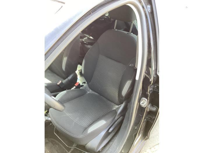 Siège gauche d'un Peugeot 208, Autos : Pièces & Accessoires, Habitacle & Garnissage, Peugeot, Utilisé, 3 mois de garantie, Enlèvement ou Envoi