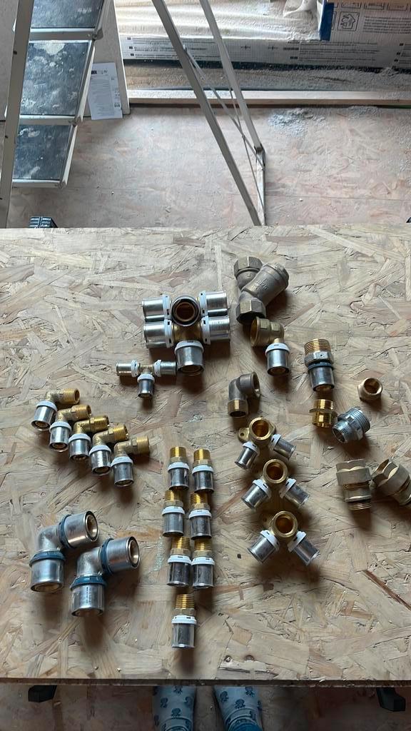 Assortiment perskoppelingen en klemkoppelingen, Doe-het-zelf en Bouw, Buizen en Afvoer, Zo goed als nieuw, Ophalen