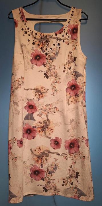 K-design zomerjurk wit met roze bloemen, kraaltjes, labels beschikbaar voor biedingen