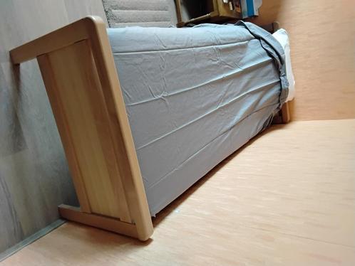 lit & somier & matelas & table, Huis en Inrichting, Slaapkamer | Bedden, Zo goed als nieuw, Eenpersoons, 90 cm, 200 cm, Hout, Bruin