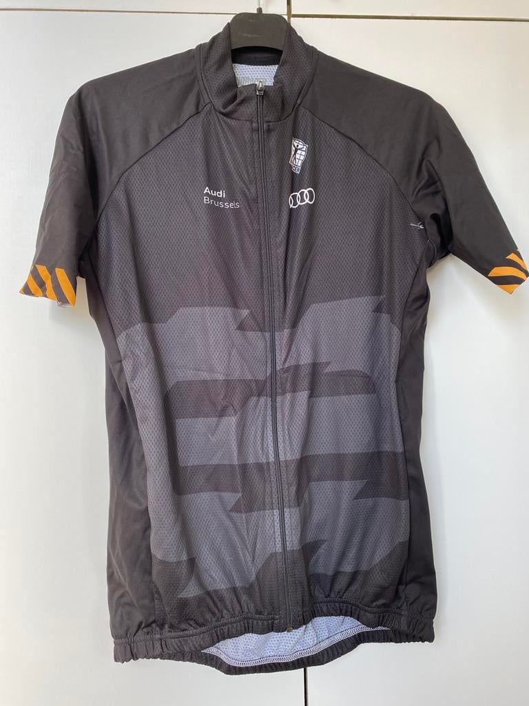 Ensemble complet cycliste neuf « Audi » taille XL, Vélos & Vélomoteurs, Accessoires vélo | Vêtements de cyclisme, Neuf, Femmes