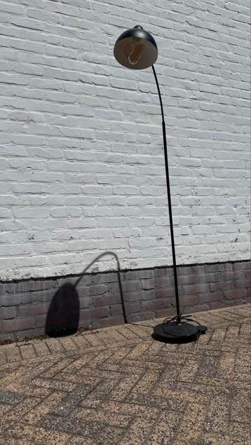 Moderne Vloerlamp met hartjes vorm beschikbaar voor biedingen