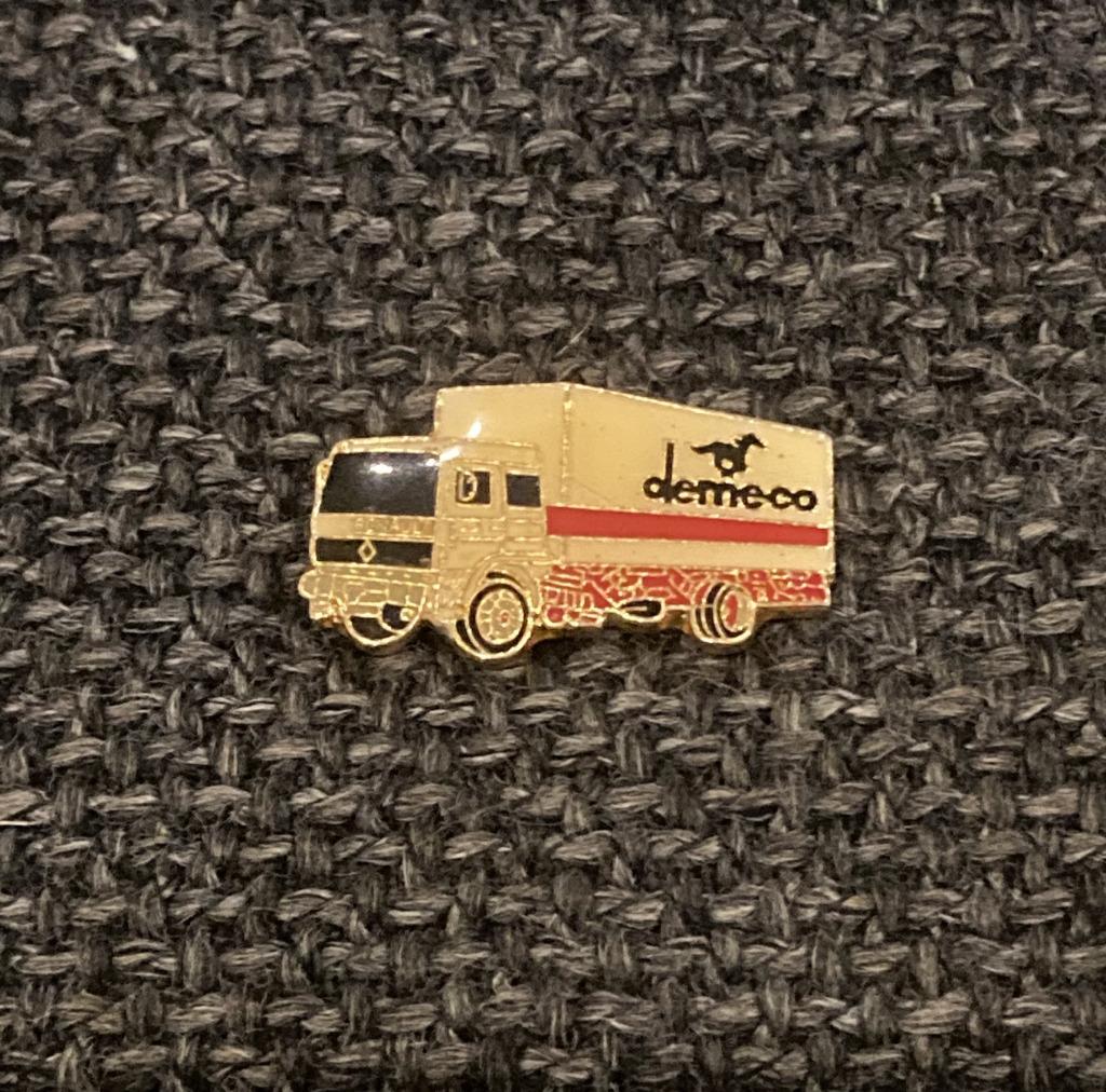 PIN - DEMECO - CAMION - TRUCK - RENAULT, Envoi, Utilisé, Transport, Insigne ou Pin's