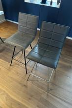 Lot de deux chaises hautes - 65 cm, Brun, Moderne, Utilisé, Deux