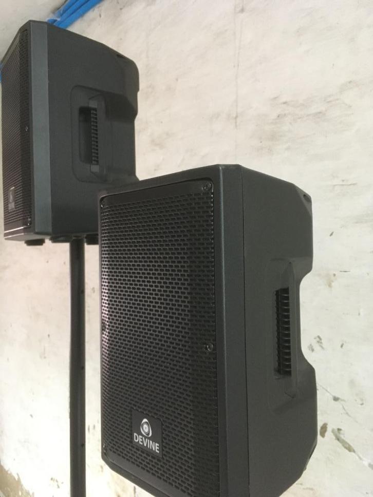 LOUDSPEAKERS ON TRIPOD, Audio, Tv en Foto, Luidsprekerboxen, Zo goed als nieuw, Front, Rear of Stereo speakers, 60 tot 120 watt
