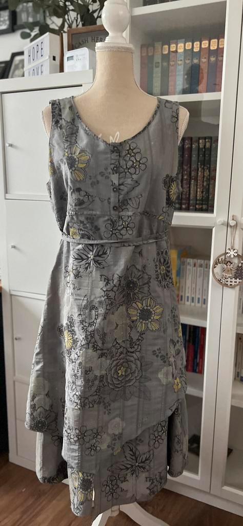 Élégante robe fleurs Armand Thiery t.44, Vêtements | Femmes, Grandes tailles, Comme neuf, Robe, Gris