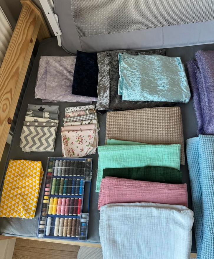 Zak vol stof + garen, Hobby en Vrije tijd, Stoffen en Lappen, Zo goed als nieuw, Ophalen