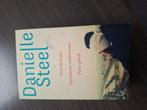 Boek 3 verhalen danielle steel, Ophalen of Verzenden, Zo goed als nieuw