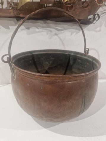 Rood koperen ketel ,   kookpot , bloempot,  heksenketel  beschikbaar voor biedingen