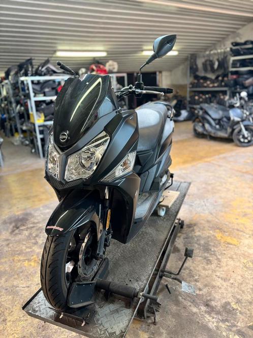 Veel onderdelen Sym Jet14 2024 euro5 3K gedraaid, Fietsen en Brommers, Brommeronderdelen | Scooters, Zo goed als nieuw, SYM, Koplamp