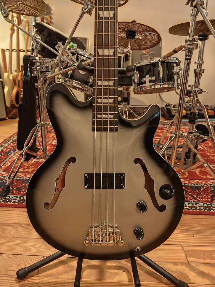 Epiphone Jack Casady Limited Custom Shop Silverburst + case, Muziek en Instrumenten, Snaarinstrumenten | Gitaren | Bas, Zo goed als nieuw