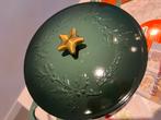 Nieuwe Le Creuset Marmite Noël 26 cm in de doos, Gietijzer, Nieuw, Ophalen of Verzenden, Keramische plaat