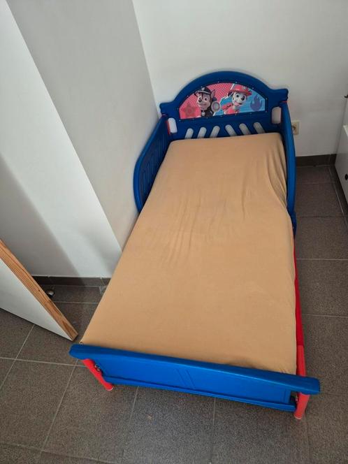 Kinderbedje Paw Patrol, Kinderen en Baby's, Kinderkamer | Bedden, Zo goed als nieuw, Matras, Ophalen