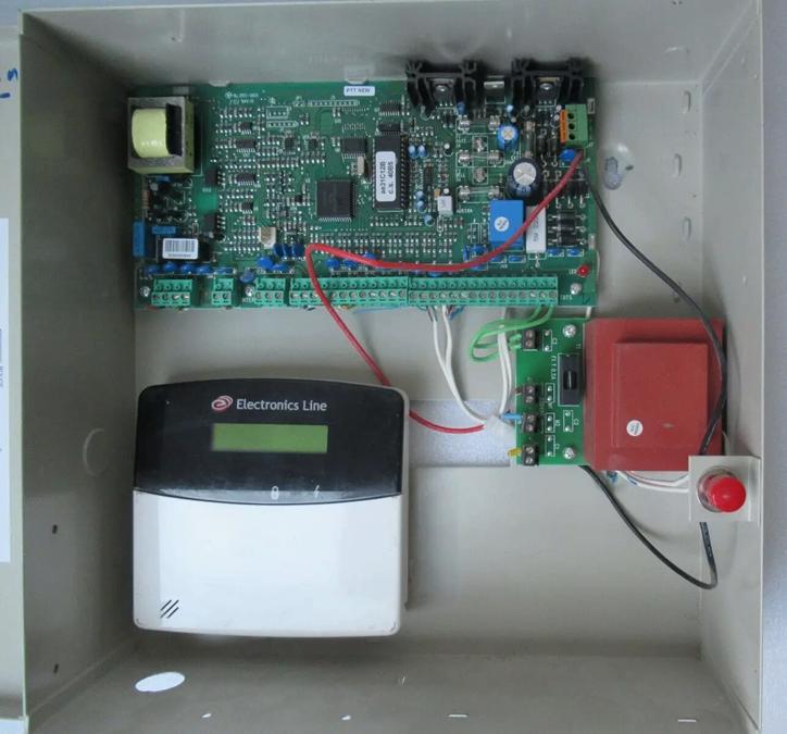 Centrale D'alarme 8 zones intégrées (extensibles à 32), Bricolage & Construction, Bricolage & Rénovation Autre, Utilisé, Enlèvement ou Envoi