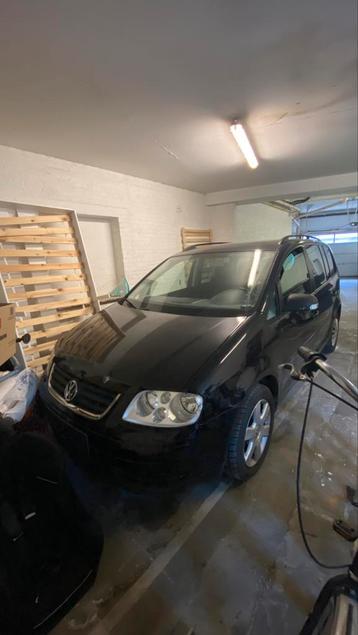 VW Touran 1.6 FSI Automaat | Blanco gekeurd | 5p | Euro 4 beschikbaar voor biedingen