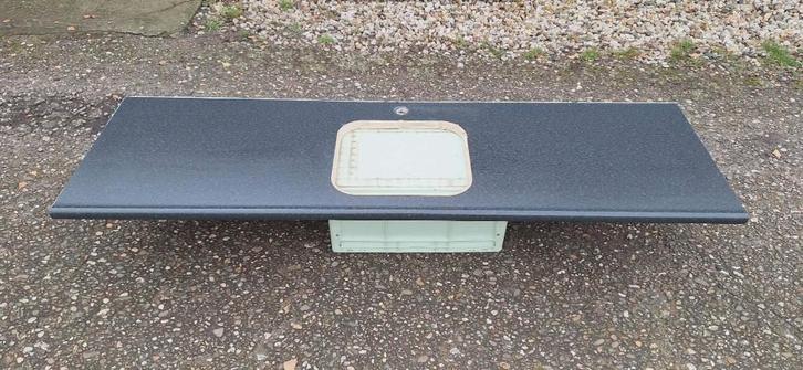 Grijs aanrechtblad met waterkering., Maison & Meubles, Cuisine | Éléments de cuisine, Comme neuf, Moins de 100 cm, 200 cm ou plus