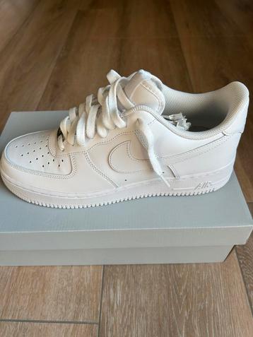 Nike Air Force 1 '07 beschikbaar voor biedingen