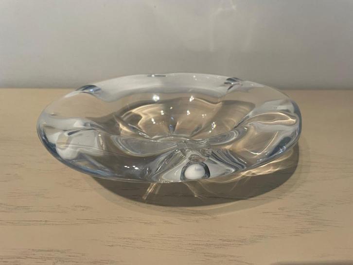 Asbak in kristal Moderne, Verzamelen, Rookartikelen, Aanstekers en Luciferdoosjes, Gebruikt, Asbak, Ophalen of Verzenden