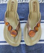 Inblu : prachtige goud beige bruin teenslippers , mt 39, Slippers, Bruin, Ophalen of Verzenden, Zo goed als nieuw