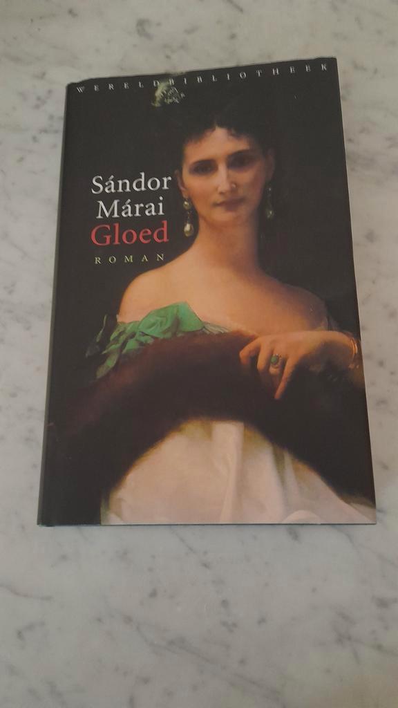 Sandor Marai - Gloed, Boeken, Literatuur, Zo goed als nieuw, Ophalen of Verzenden