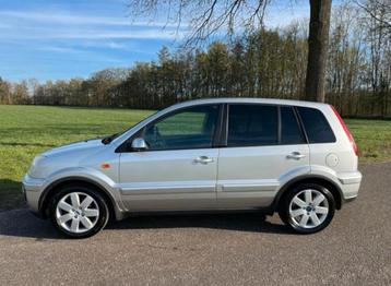 Ford benzine  gekeurd met car pass Klaar voor inschrijving, 1395 cm³, Achat, Carnet d'entretien, Boîte manuelle