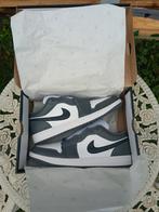 Nike Air Jordan 1 low wit, grijs, zwart, Kleding | Heren, Schoenen, Wit, Nieuw, Ophalen of Verzenden, Sneakers