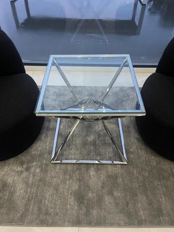Moderne glazen bijzettafels beschikbaar voor biedingen