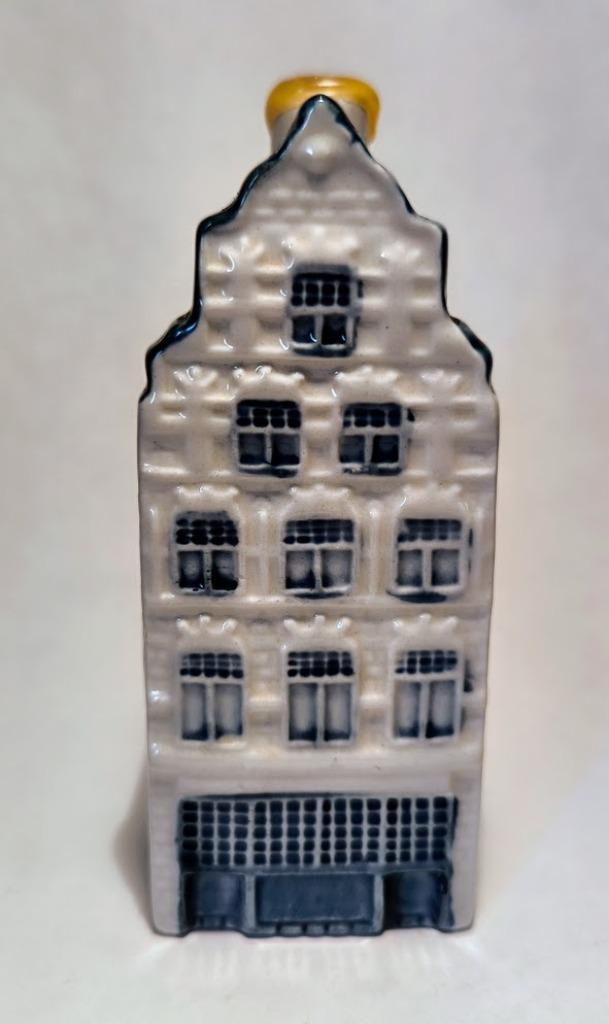 KLM huisje nr. 41 Sint Jacobsstraat 13 in Leeuwarden.(1972), Ophalen