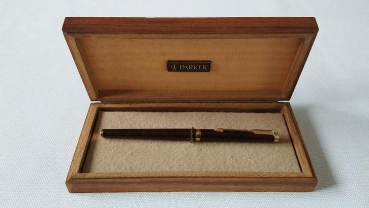 Parker 180 Thuya roestvrij stalen 22K vergulde dual X/M-Nib, Verzamelen, Pennenverzamelingen, Zo goed als nieuw, Vulpen, Parker