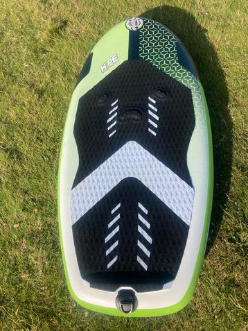 Gong Hipe 145 liter en Naish S27 foil JET 2000 beschikbaar voor biedingen
