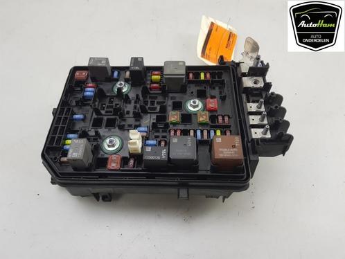 ZEKERINGKAST Opel Astra K Sports Tourer (|39119228|), Auto-onderdelen, Elektronica en Kabels, Opel, Gebruikt