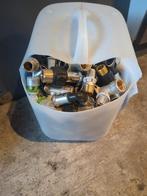 Accessoires a sertir diamètre 20 .101 pièces, Collections, Dés à coudre