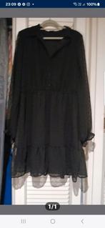 Mooi zwarte kleed m44. Met doorschynde mouwen, Kleding | Dames, Ophalen, Nieuw, Zwart