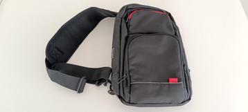 9.7 " Crossbody Schoudertas met Usb aansluiting (nieuwstaat) beschikbaar voor biedingen