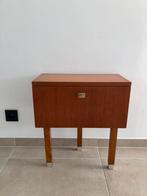 Vintage kastje + gratis 1 item naar keuze, Huis en Inrichting, Slaapkamer | Nachtkastjes, Ophalen, Gebruikt